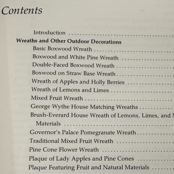 Colonial Williamsburg Decorates for Christmas & Martha Stewart Christmas - Picture 9 of 14